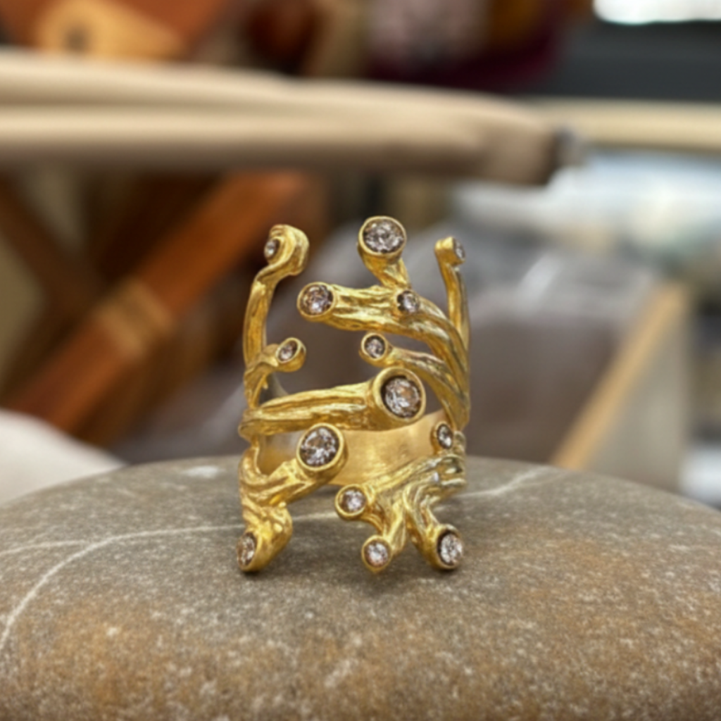 Anillo Raíz Dorado