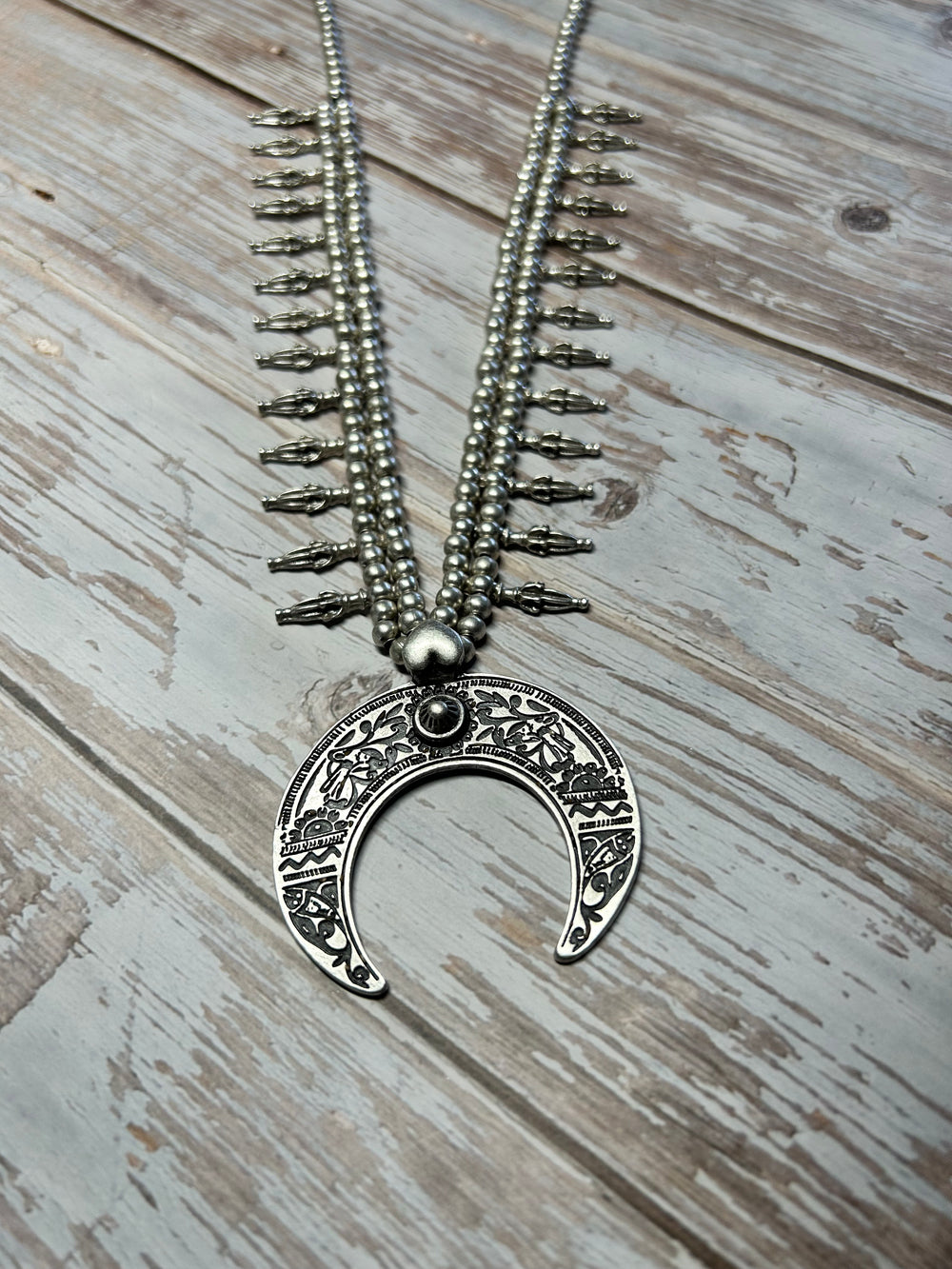 Collar Moon