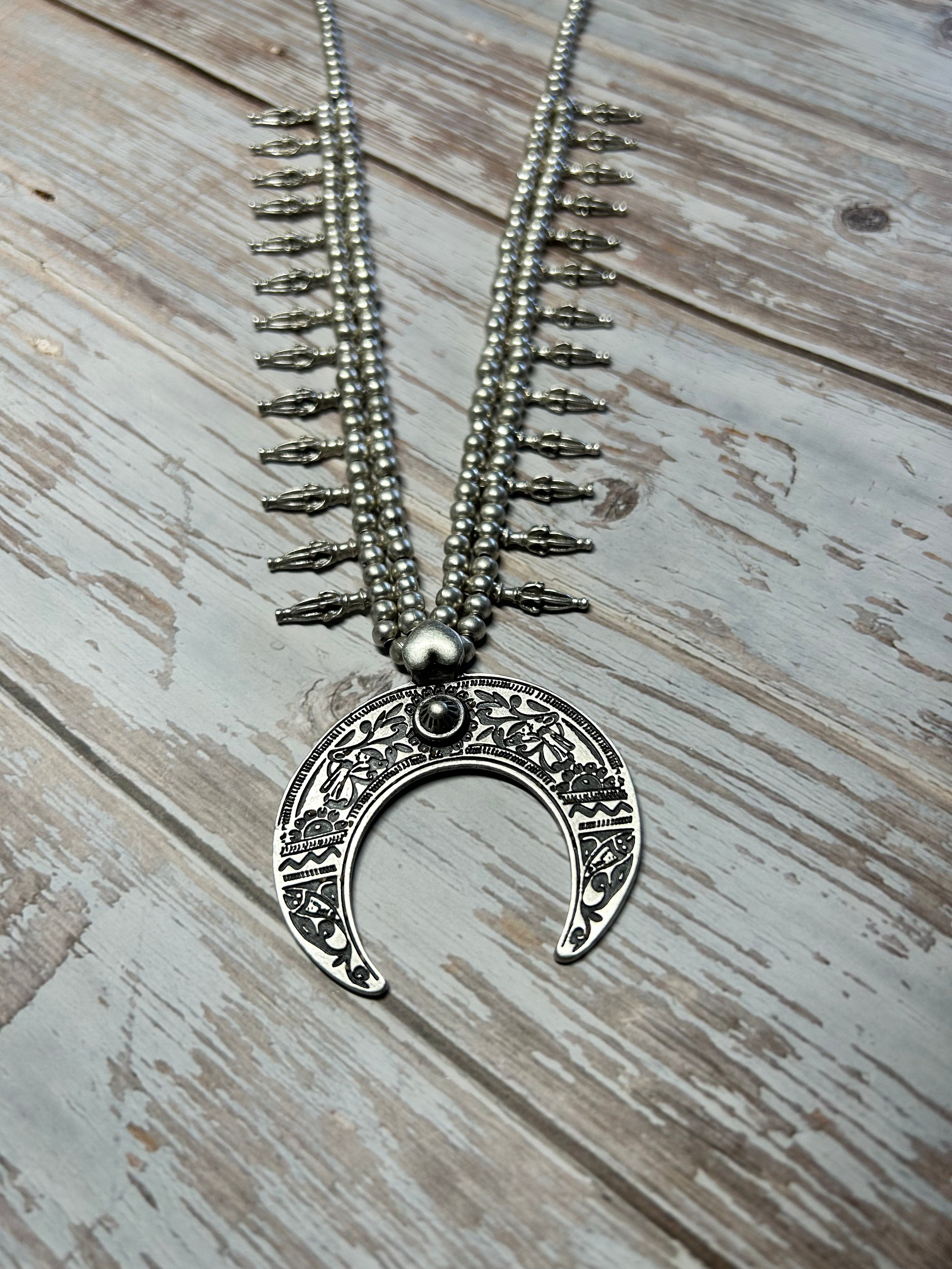 Collar Moon