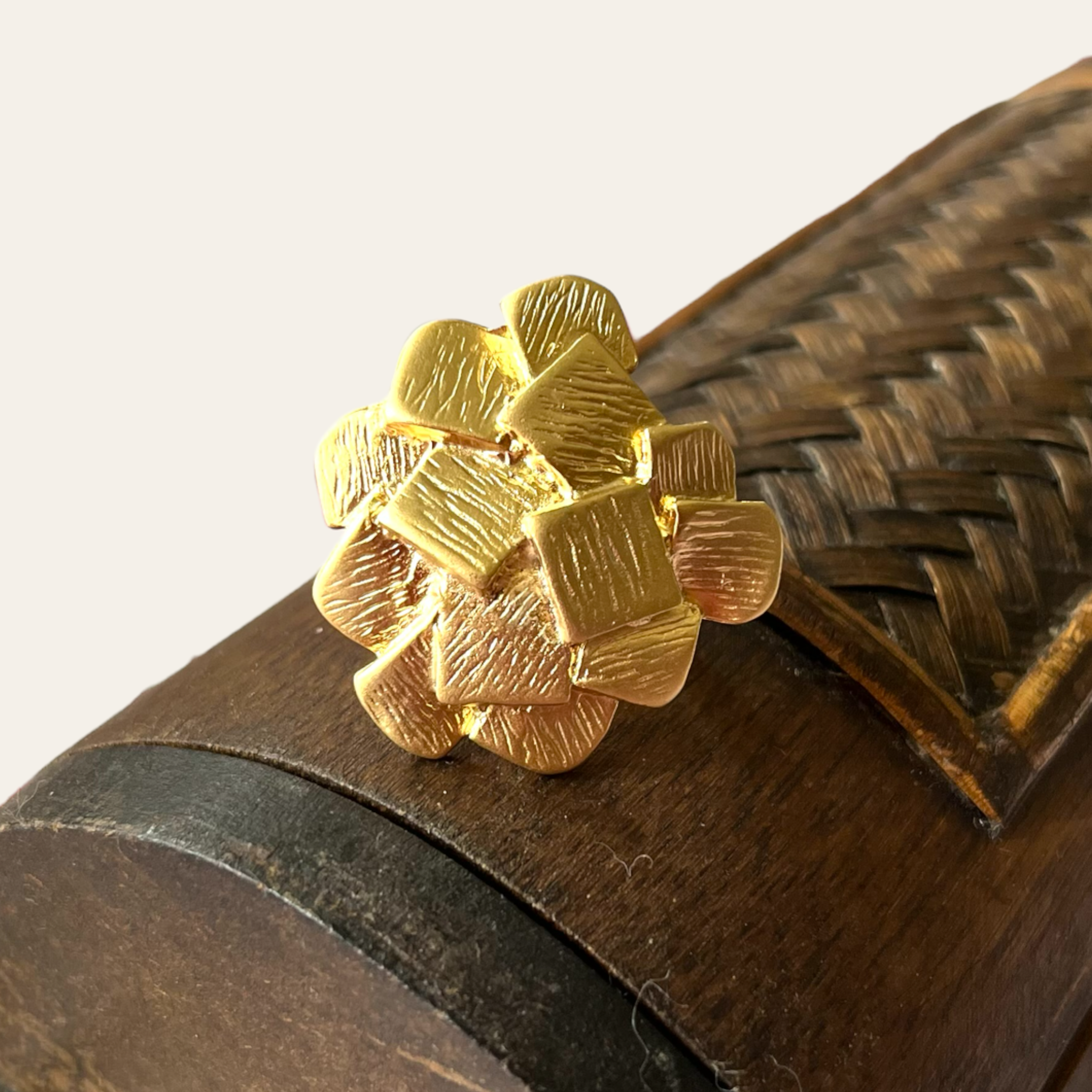 Anillo Cubos Dorado