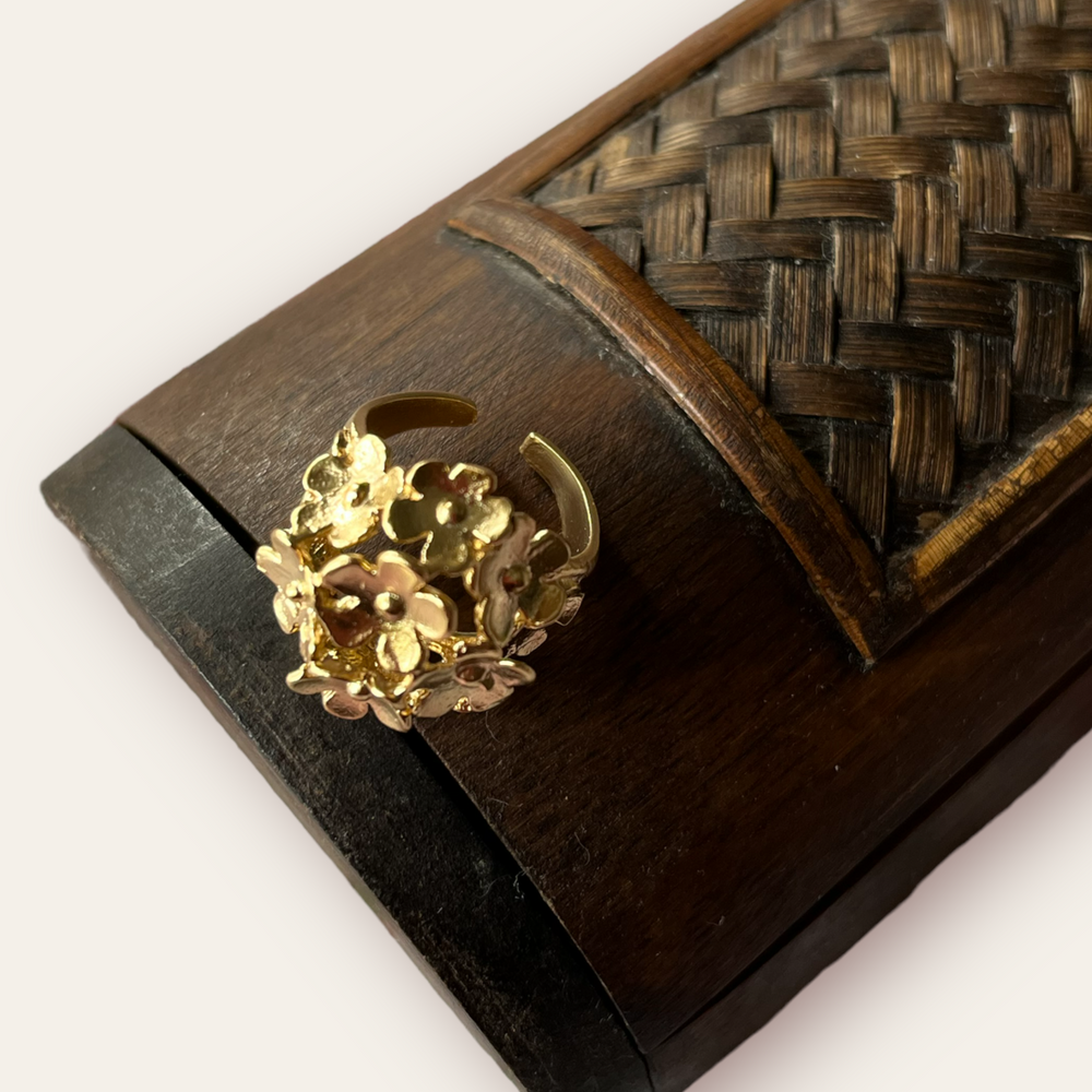 Anillo Floral Dorado