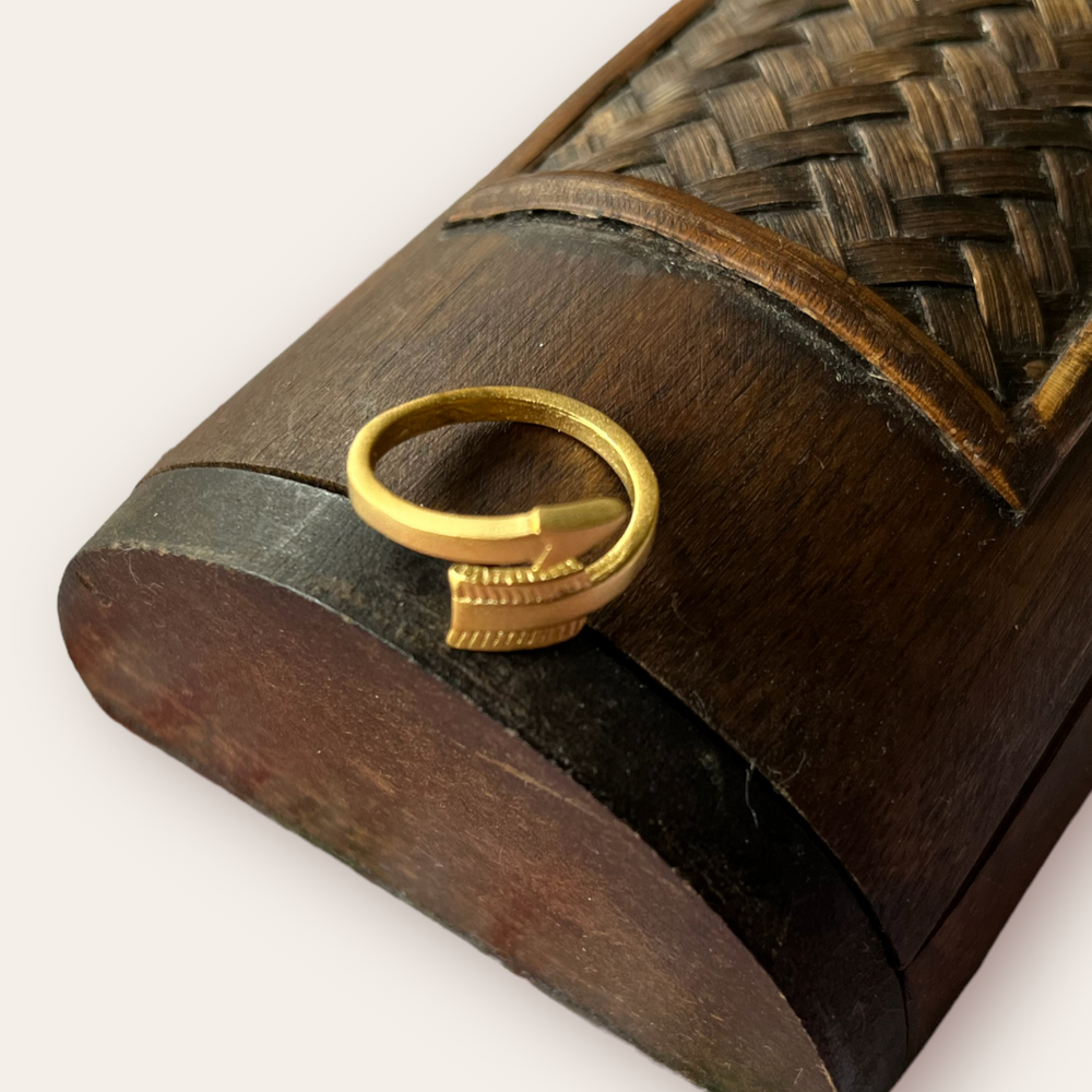Anillo De Flecha Dorado
