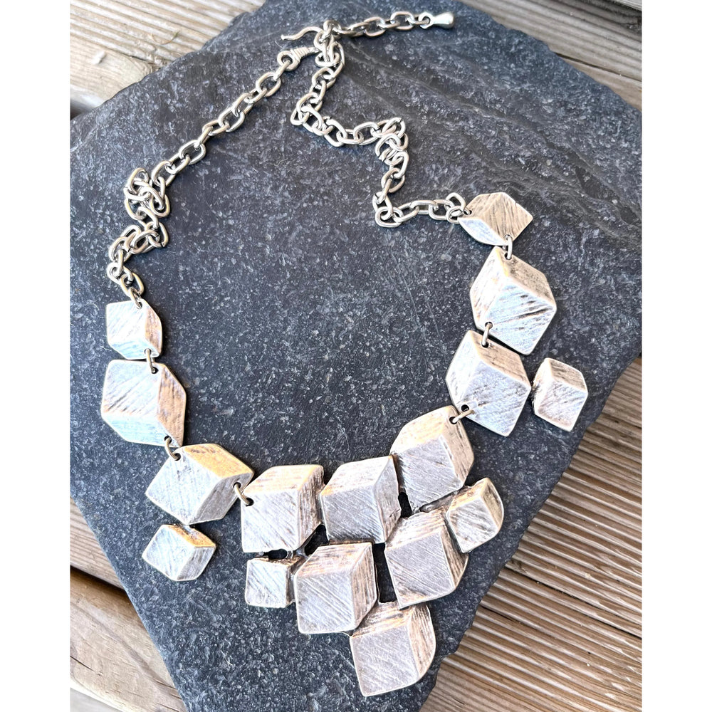 Collar Cubos