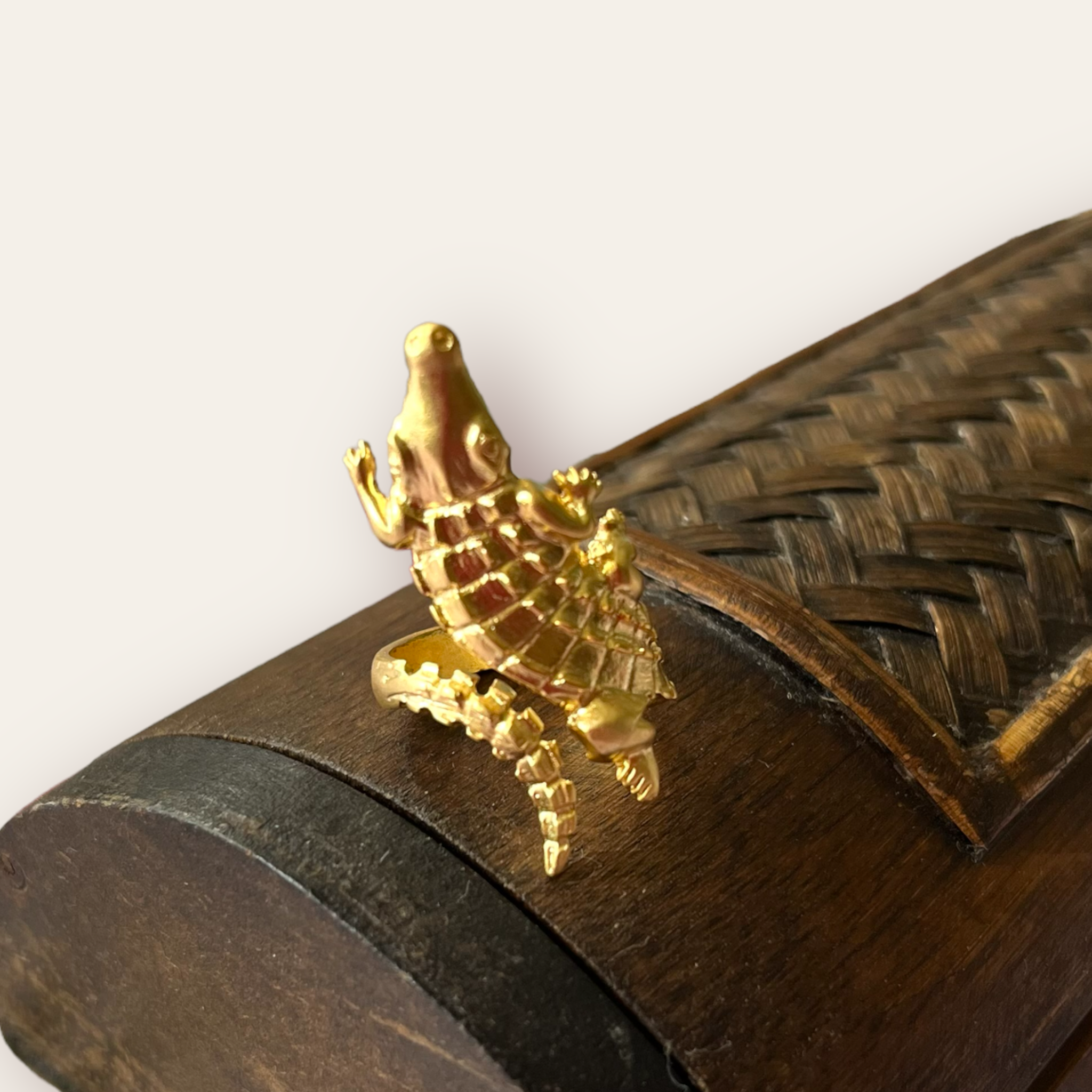 Anillo Cocodrilo Dorado