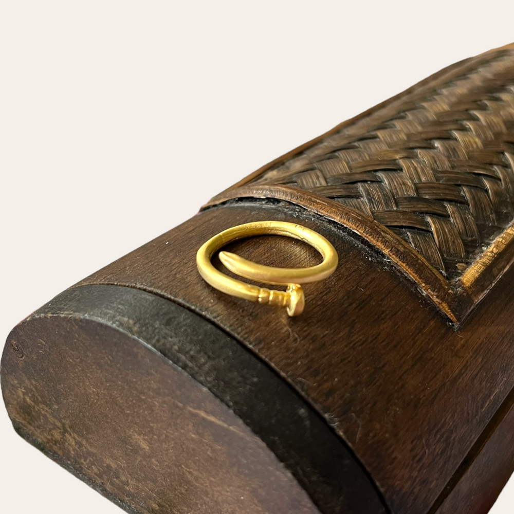 Anillo Clavo Dorado